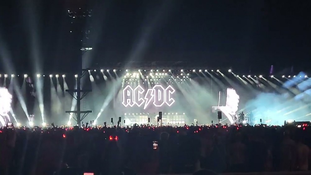 AC/DC       7 . 